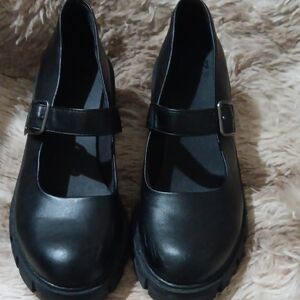 Elegant Madden NYC Non-slip Adjustable Strap EUC